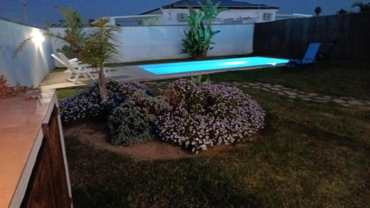 Casitas De La Barrosa Con Jardin Y Piscina