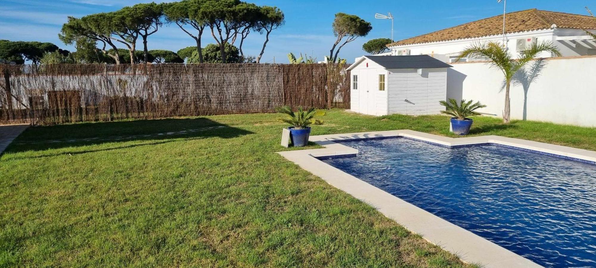Casitas De La Barrosa Con Jardin Y Piscina