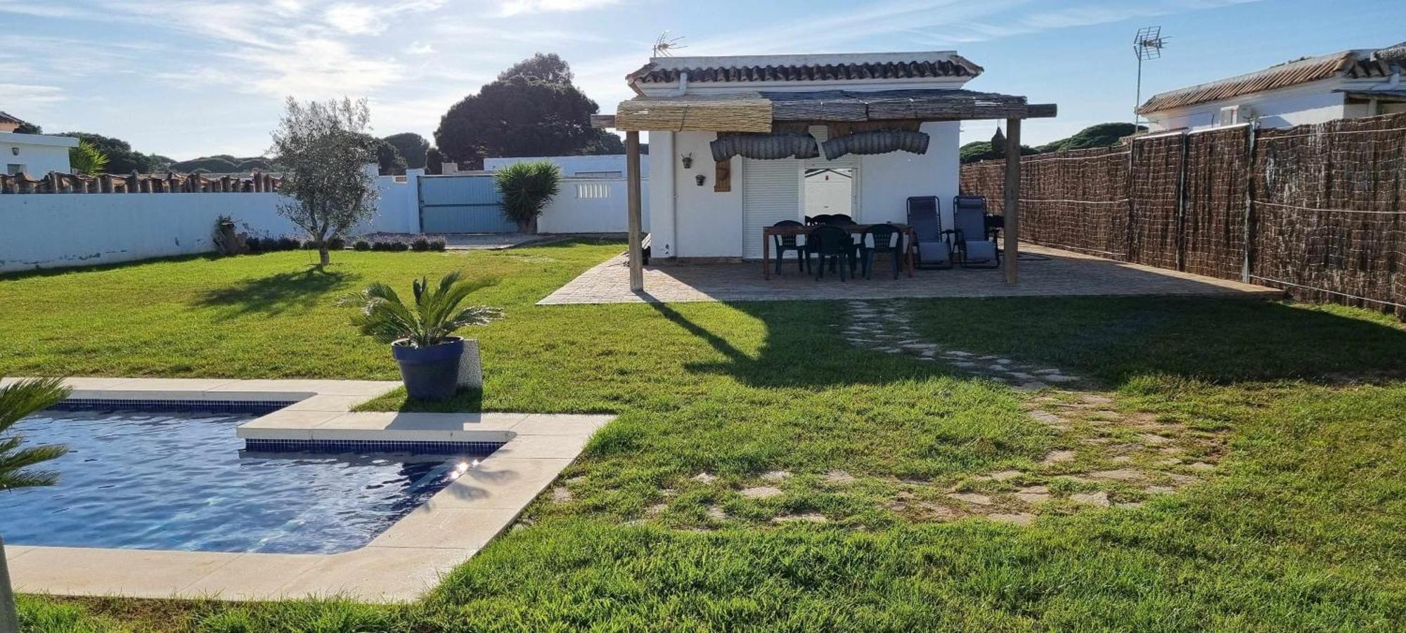 Casitas De La Barrosa Con Jardin Y Piscina Holiday home *