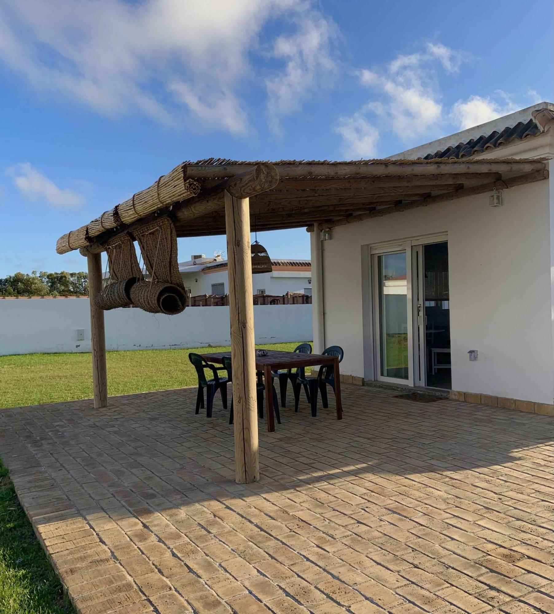 Holiday home Casitas De La Barrosa Con Jardin Y Piscina